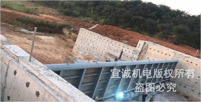 新疆鋼壩施工現(xiàn)場.jpg